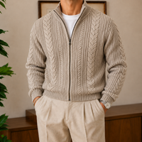 Die Thornbury Zip-Strickjacke – Zopfstrick mit Stehkragen und durchgehendem Reißverschluss 1